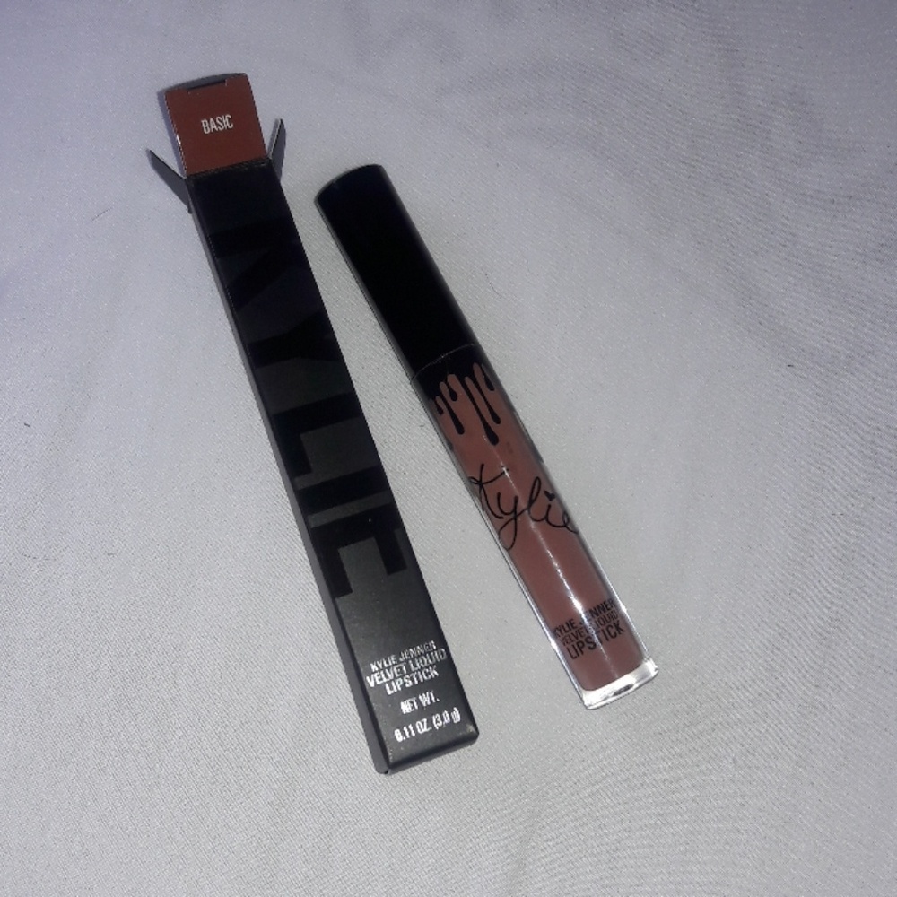 KYLIE liquid velvet lip stick